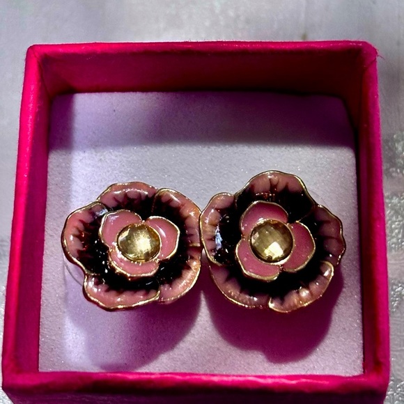 Vintage Elegant Pink and Gold tone Floral stud Earrings - Picture 1 of 3